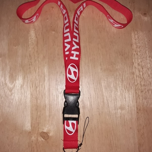 New Hyundai Red Logo Lanyard & Vaccine Card Holder - Picture 7 of 8